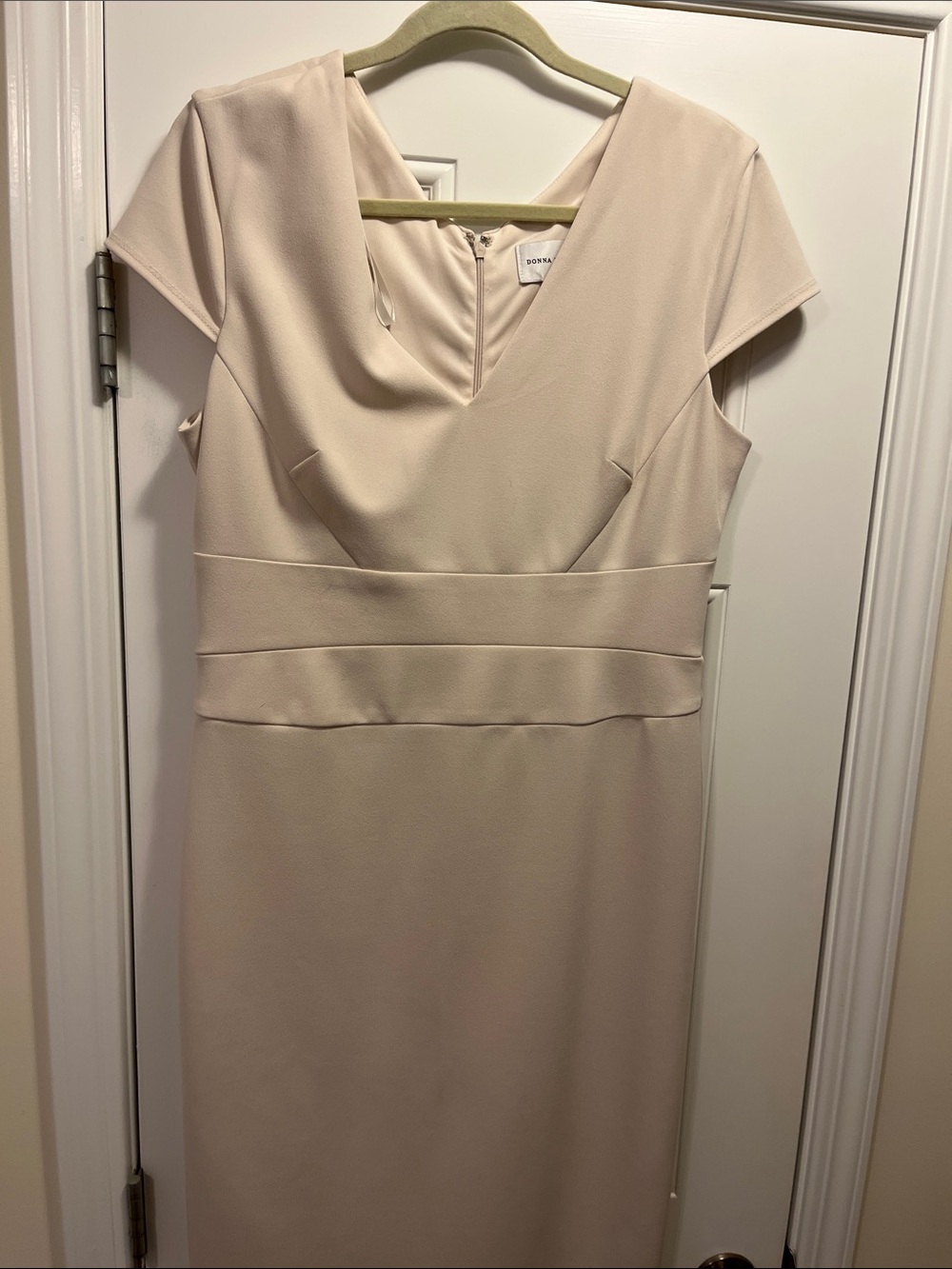 Donna Morgan Cream V-Neck Cap Sleeve Midi Dress